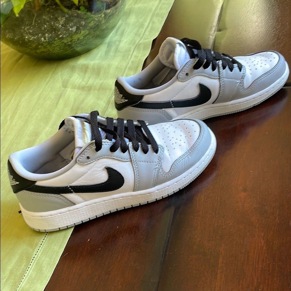 Kids Nike Air Jordan Low-Top Sneakers in Gray and White - Picture 8 of 8
